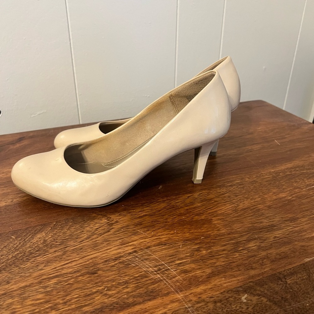 Comfort Plus by Predictions Nude Heels Size 9.5 - Picture 3 of 9